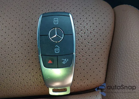 2022 Mercedes-Benz Glc 300 4Matic Suv z USA, uszkodzony, nr VIN W1N0G8EB1NG081067